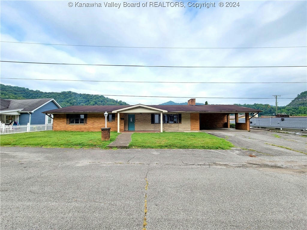 1521 W 6TH AVE, WILLIAMSON, WV 25661, photo 1 of 25