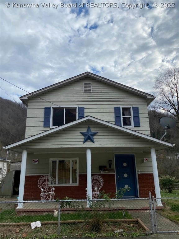 100 HOLLY AVE, LOGAN, WV 25601, photo 1 of 8