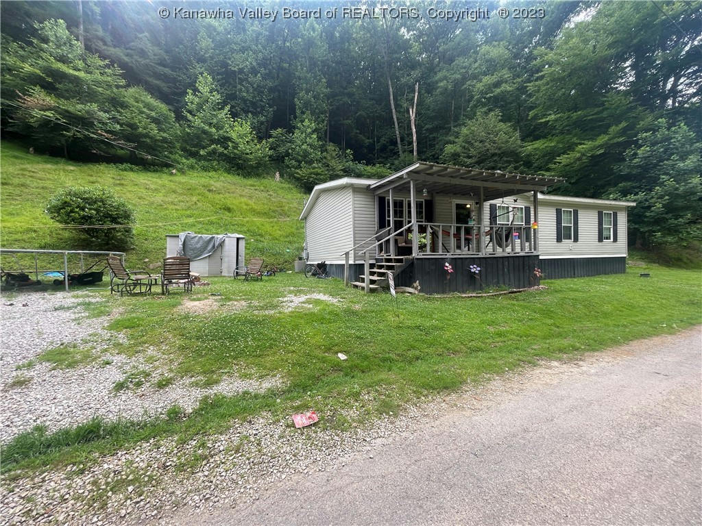 1358 MIDDLE HORSE CREEK RD, JULIAN, WV 25529, photo 1 of 5