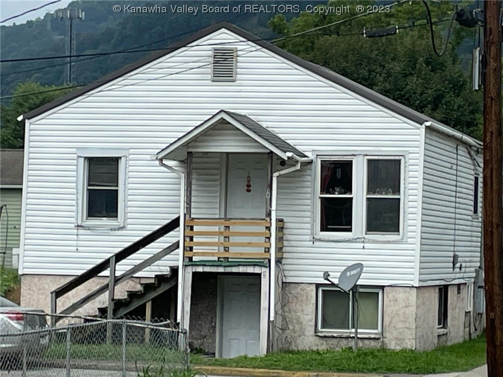 19 WILSON ST, SMITHERS, WV 25186, photo 1 of 4