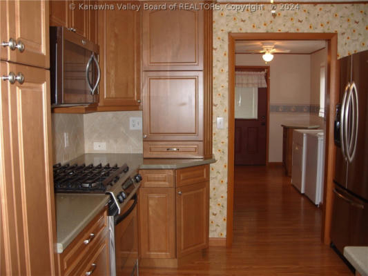 210 5TH AVE, GLASGOW, WV 25086, photo 5 of 50