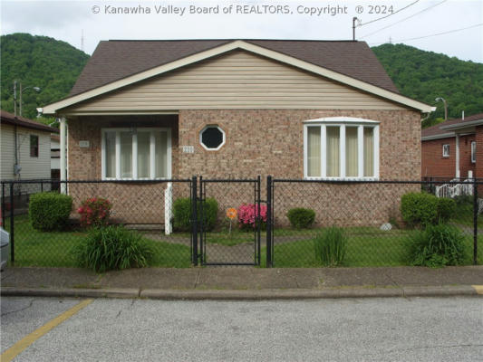 210 5TH AVE, GLASGOW, WV 25086 - Image 1